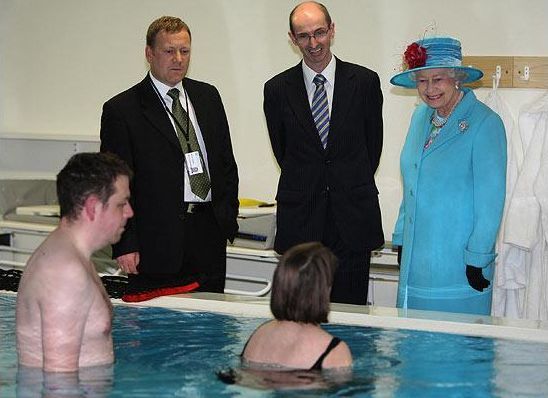 Ныряй сюда, старуха...!!!