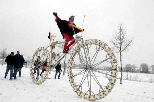 Что бы остановится надо к земле оком приложится