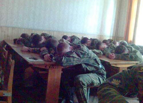 Что бы солдат не думал чем себя занять, его надо за...гонять!