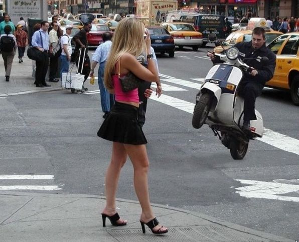 Девушка, обратите на меня внимание..