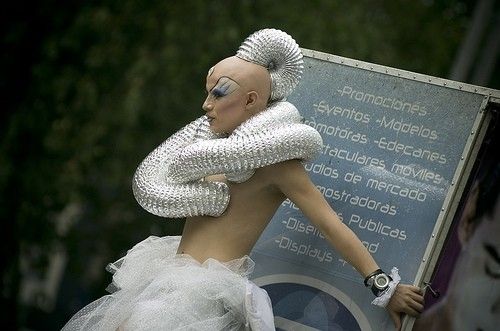 Когда нечего показать... не только раком станешь! :))