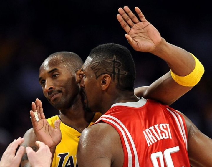 Ну ладно, ладно, уговорил.. целуй..