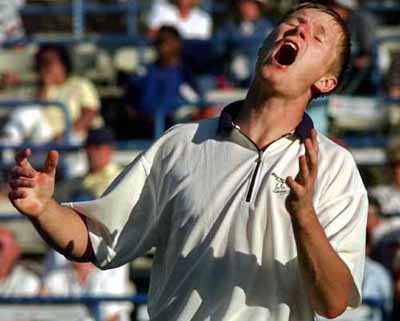 Да что ж так больно... между ног...!!!