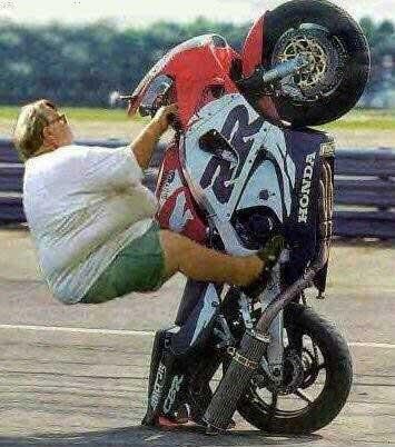 бедный мотоцыкл......