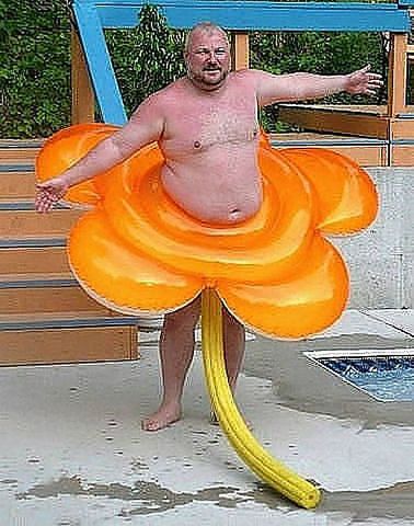 У меня, у Кузина, во- ооо какая кукурузника...