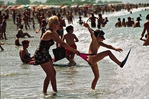 Стой! Ты трусы наизнанку одел!