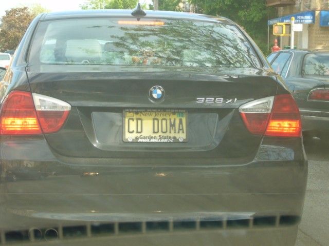 В машине CD-плеер сломан. А где же диски? CD дома!