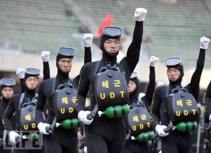 подводный флот северной кореи... трепещите...