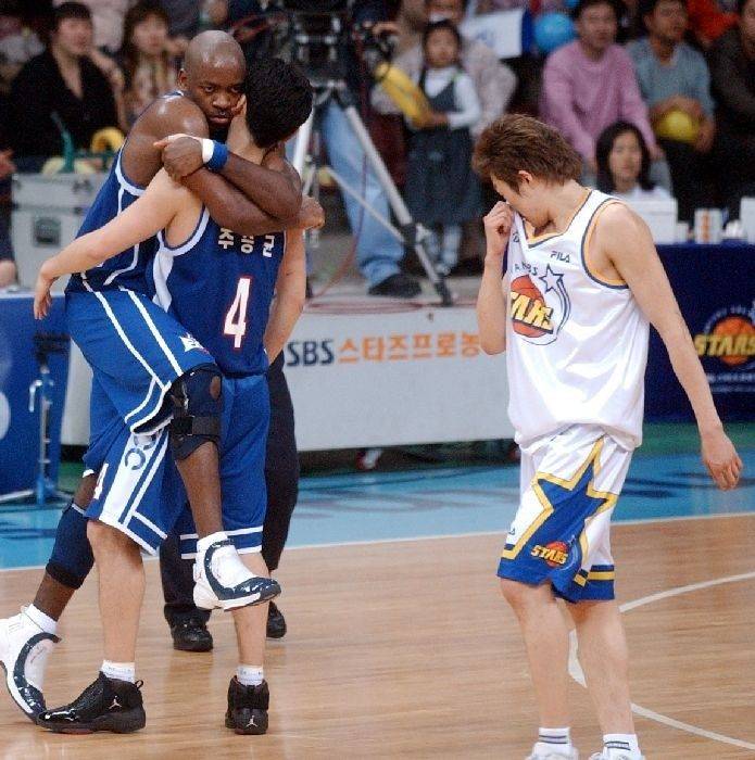 держите меня трое пока я его не зашиб!